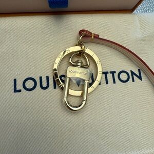 🔥Authentic Brand New Artsy Bag Charm🔥